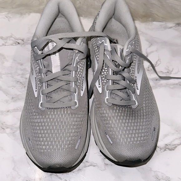 Brooks women’s Athletic Gray Ghost Sneakers size 8 - Picture 9 of 9